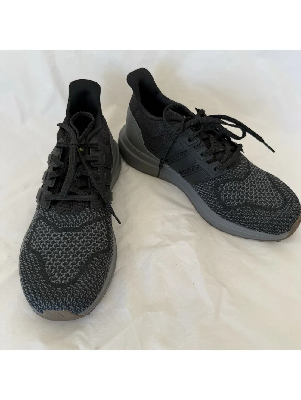 Adidas Men’s UBounce DNA Size 9.5 Black On Black Gum Running Shoes IE8951